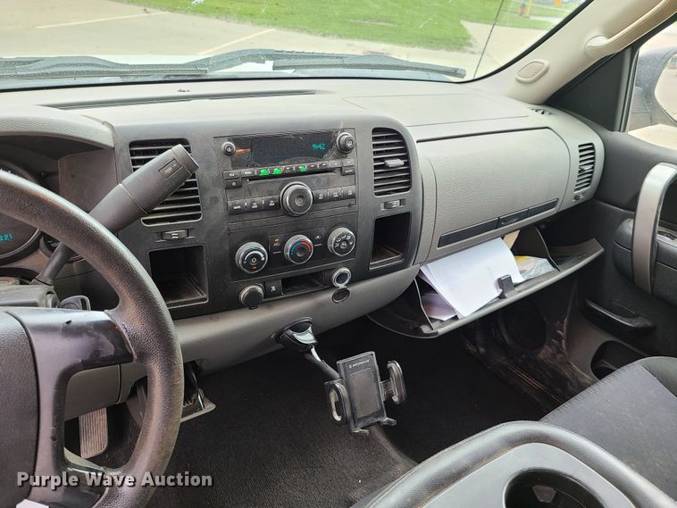 image for item GT9076 2011 Chevrolet Silverado 1500  Ext. Cab pickup truck