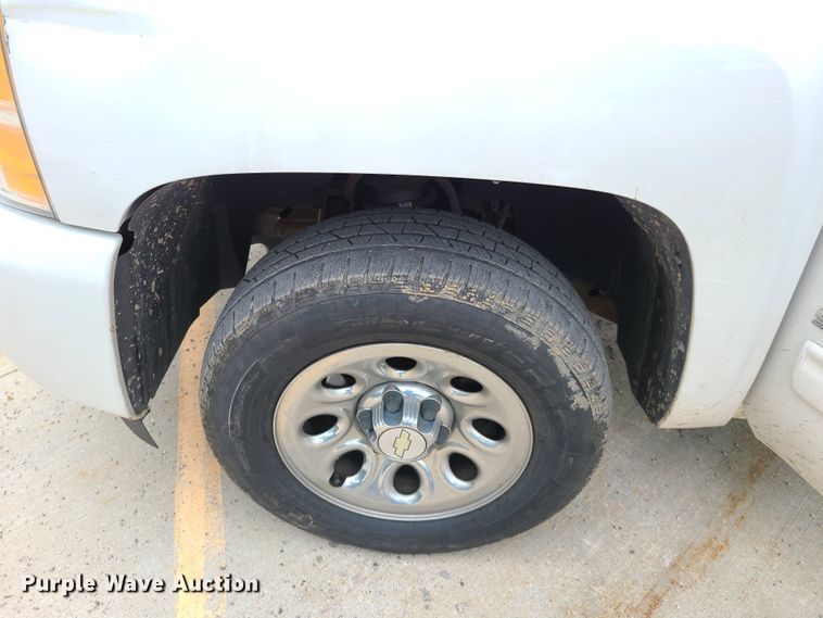 image for item GT9076 2011 Chevrolet Silverado 1500  Ext. Cab pickup truck