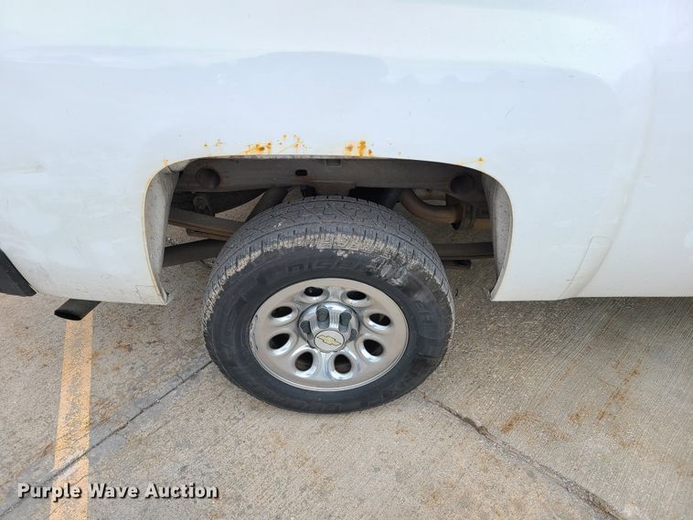 image for item GT9076 2011 Chevrolet Silverado 1500  Ext. Cab pickup truck