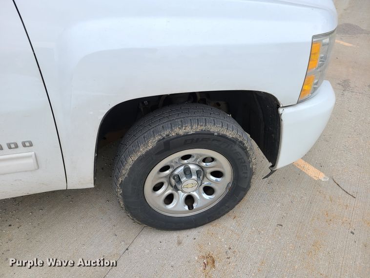 image for item GT9076 2011 Chevrolet Silverado 1500  Ext. Cab pickup truck