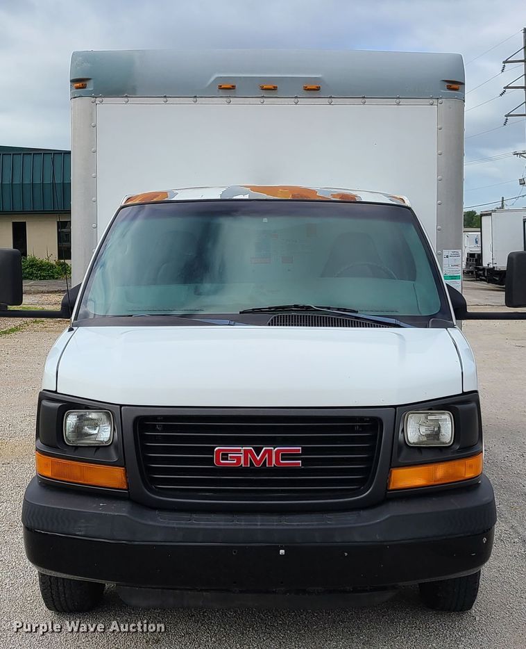 image for item GT9151 2004 GMC Savana G3500  box truck