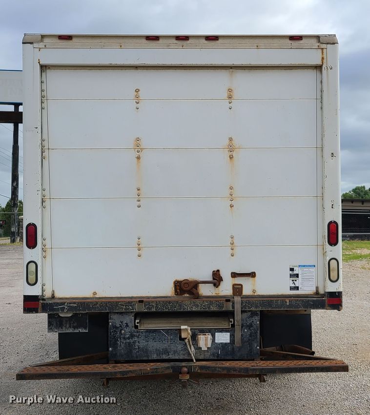 image for item GT9151 2004 GMC Savana G3500  box truck