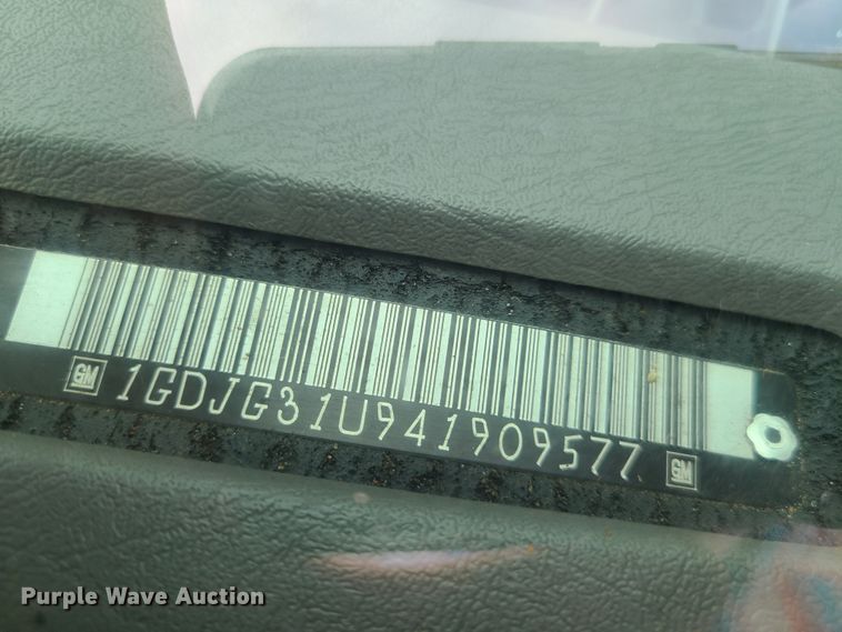 image for item GT9151 2004 GMC Savana G3500  box truck