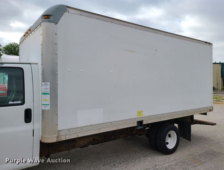 image for item GT9151 2004 GMC Savana G3500  box truck