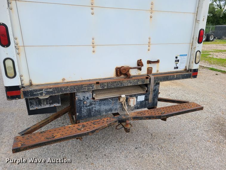 image for item GT9151 2004 GMC Savana G3500  box truck