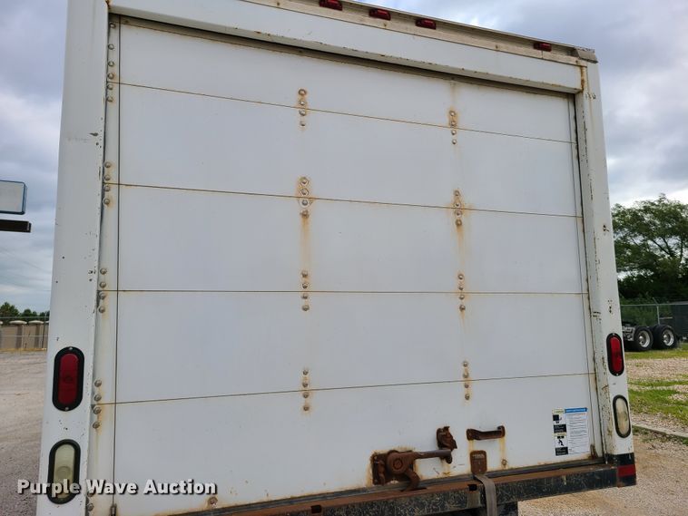 image for item GT9151 2004 GMC Savana G3500  box truck