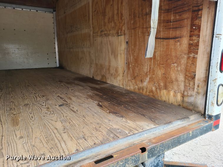 image for item GT9151 2004 GMC Savana G3500  box truck