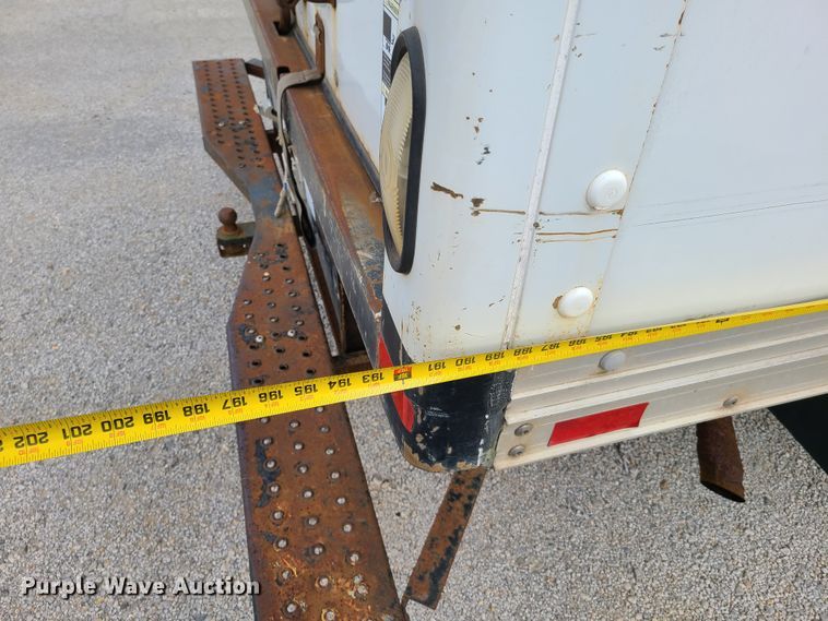 image for item GT9151 2004 GMC Savana G3500  box truck