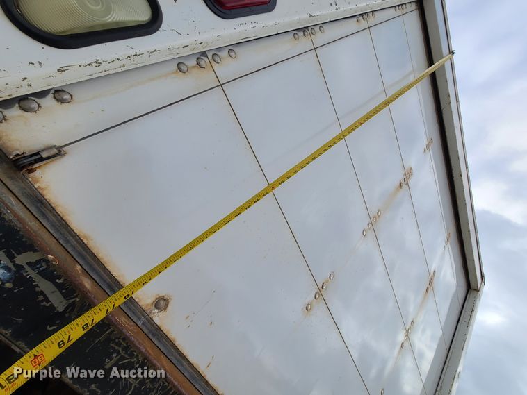 image for item GT9151 2004 GMC Savana G3500  box truck