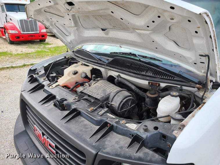 image for item GT9151 2004 GMC Savana G3500  box truck