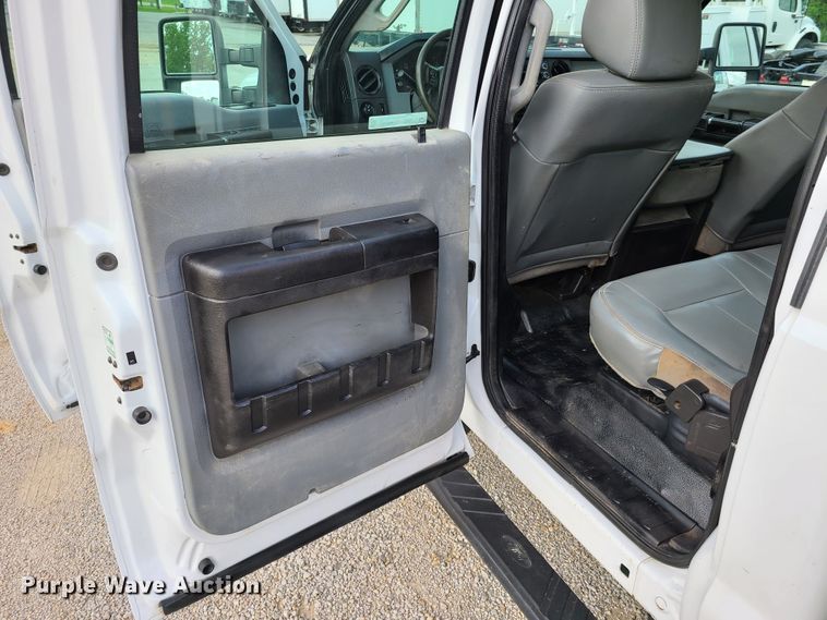 image for item GT9152 2012 Ford F550 Super Duty  flatbed truck