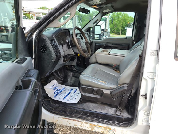 image for item GT9152 2012 Ford F550 Super Duty  flatbed truck