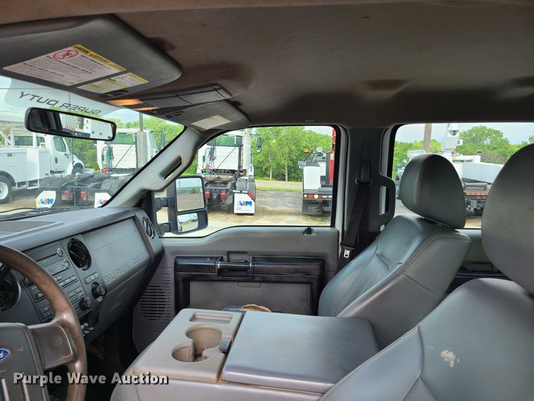 image for item GT9152 2012 Ford F550 Super Duty  flatbed truck