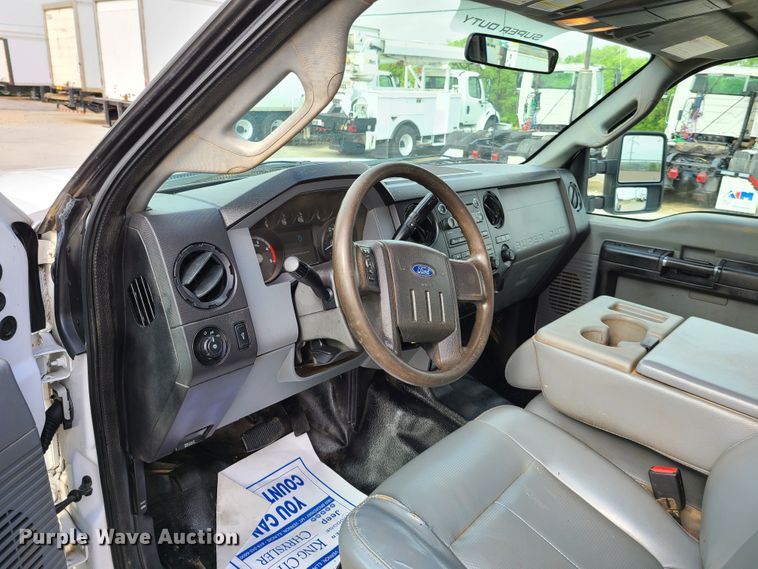 image for item GT9152 2012 Ford F550 Super Duty  flatbed truck