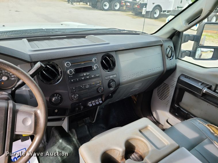 image for item GT9152 2012 Ford F550 Super Duty  flatbed truck