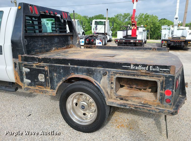 image for item GT9152 2012 Ford F550 Super Duty  flatbed truck