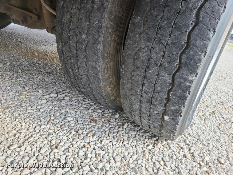 image for item GT9152 2012 Ford F550 Super Duty  flatbed truck