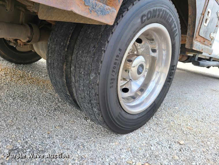 image for item GT9152 2012 Ford F550 Super Duty  flatbed truck