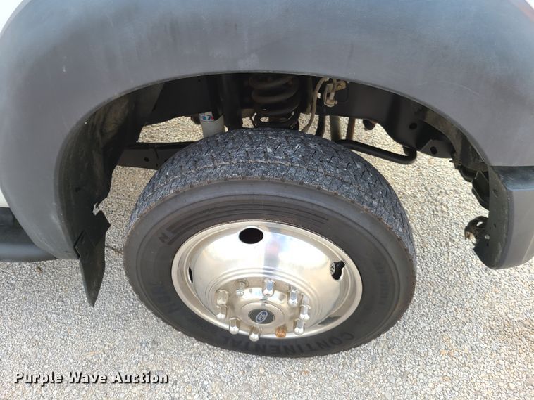 image for item GT9152 2012 Ford F550 Super Duty  flatbed truck