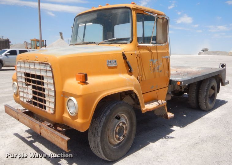 image for item GT9237 Ford  flatbed truck