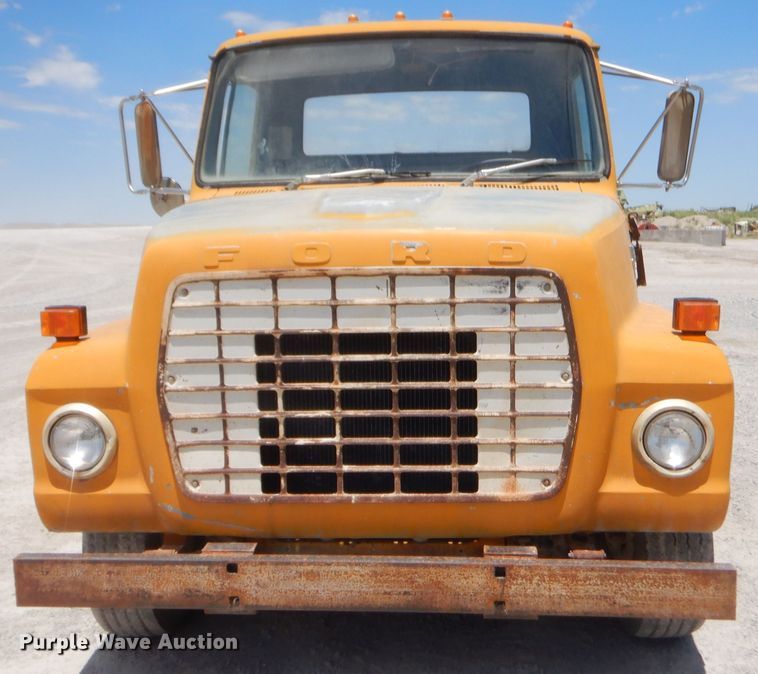 image for item GT9237 Ford  flatbed truck