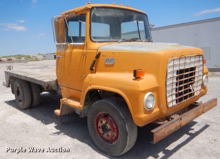 image for item GT9237 Ford  flatbed truck