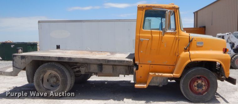 image for item GT9237 Ford  flatbed truck