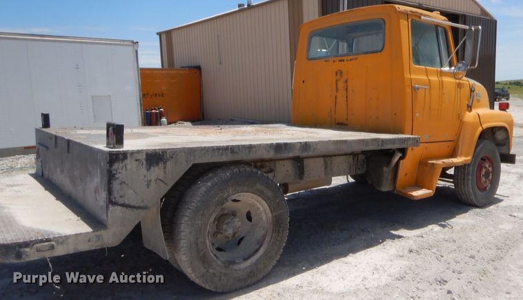 image for item GT9237 Ford  flatbed truck