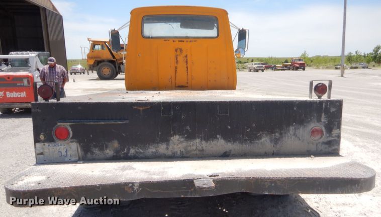 image for item GT9237 Ford  flatbed truck