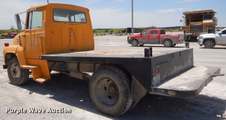 image for item GT9237 Ford  flatbed truck