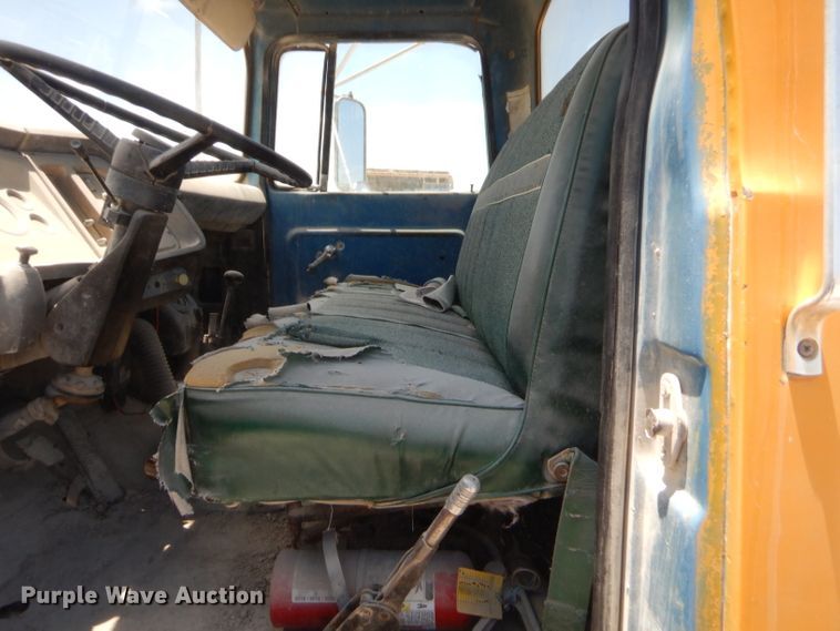 image for item GT9237 Ford  flatbed truck