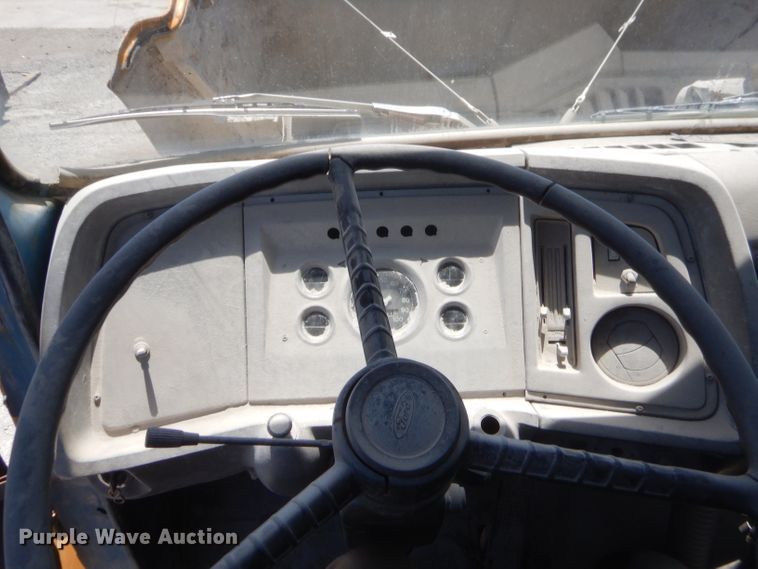 image for item GT9237 Ford  flatbed truck