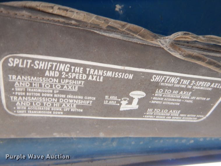 image for item GT9237 Ford  flatbed truck