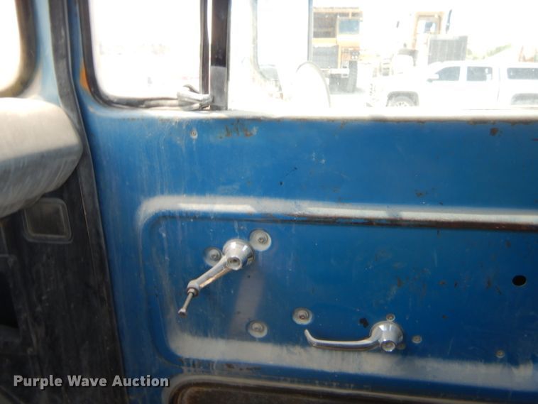 image for item GT9237 Ford  flatbed truck