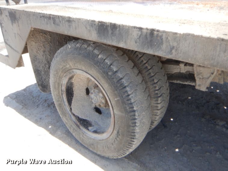 image for item GT9237 Ford  flatbed truck