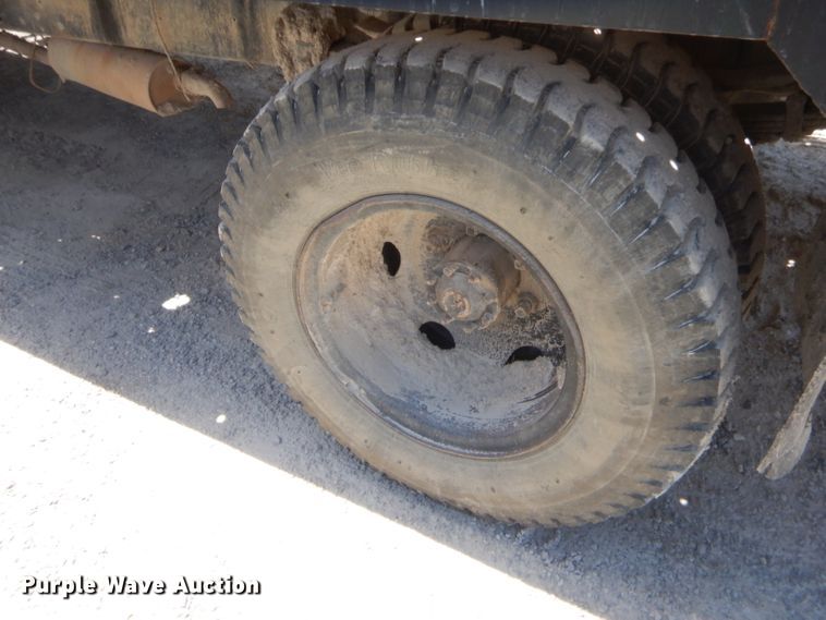 image for item GT9237 Ford  flatbed truck