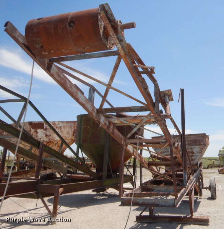 image for item GT9240 Material hopper with conveyor