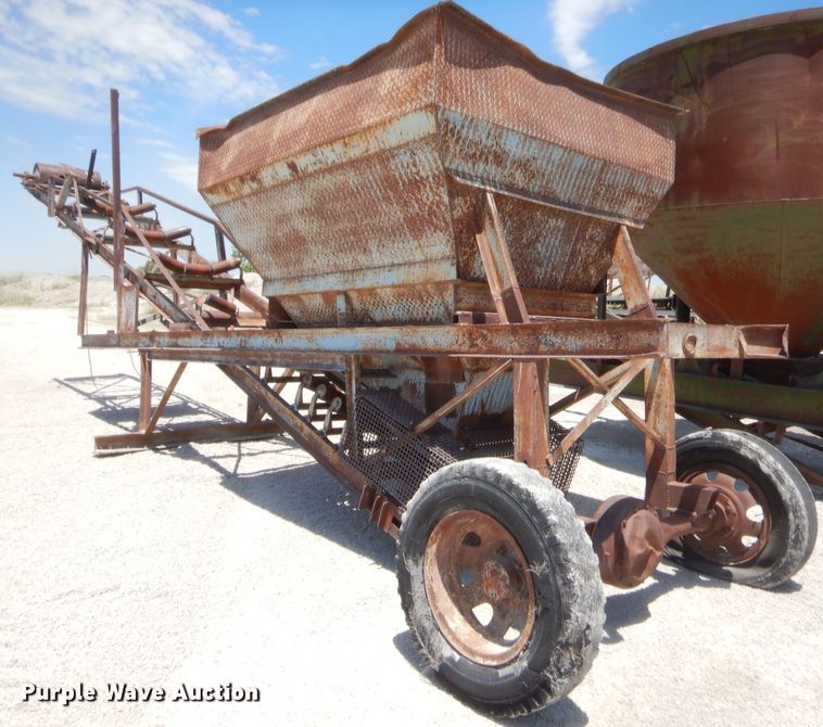 image for item GT9240 Material hopper with conveyor