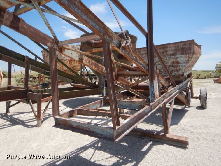 image for item GT9240 Material hopper with conveyor