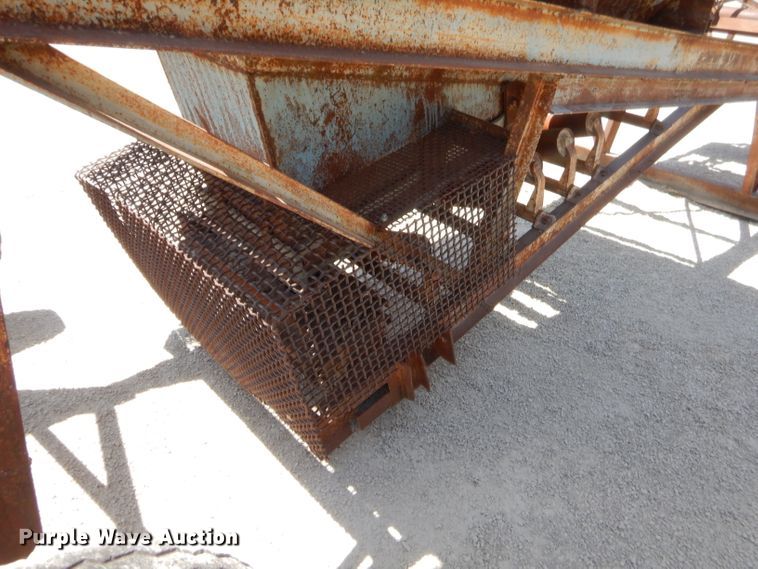 image for item GT9240 Material hopper with conveyor