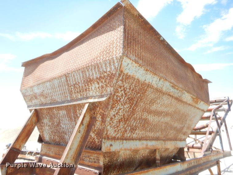 image for item GT9240 Material hopper with conveyor