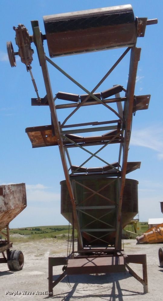 image for item GT9241 Material hopper with conveyor