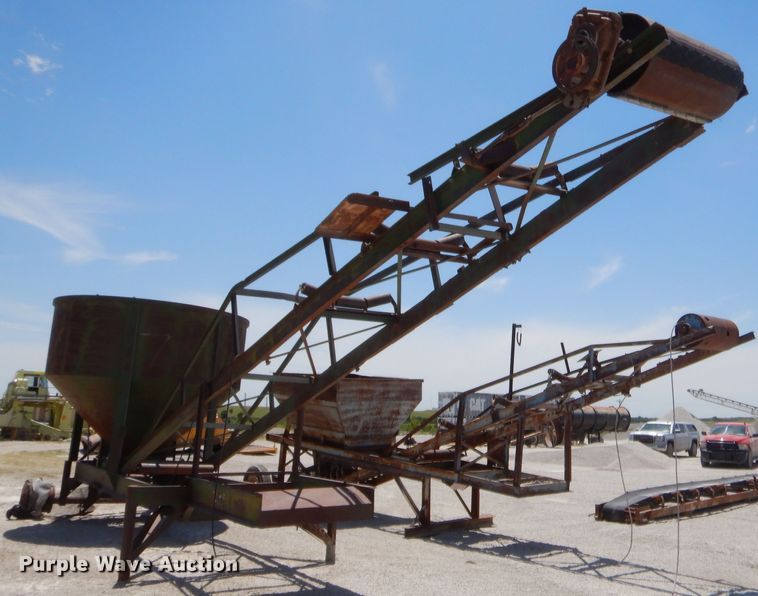 image for item GT9241 Material hopper with conveyor