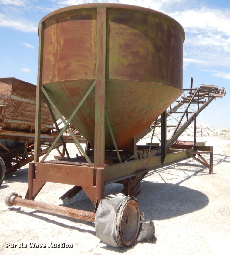 image for item GT9241 Material hopper with conveyor