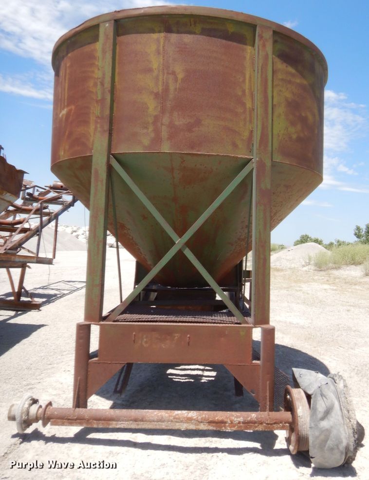 image for item GT9241 Material hopper with conveyor