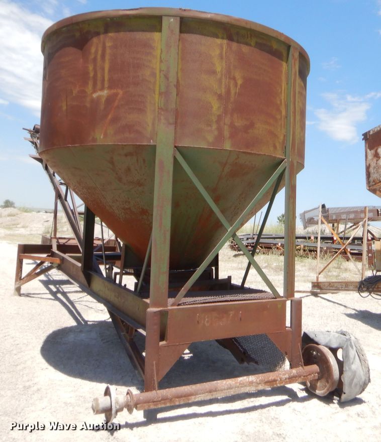 image for item GT9241 Material hopper with conveyor