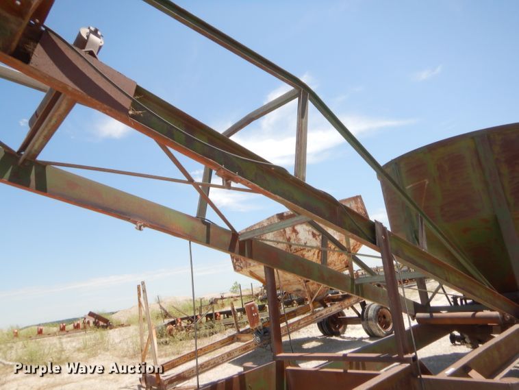 image for item GT9241 Material hopper with conveyor