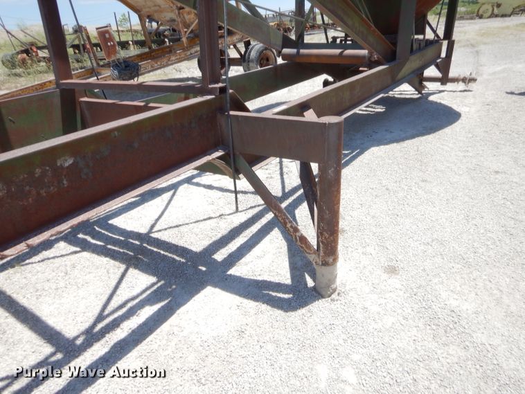 image for item GT9241 Material hopper with conveyor