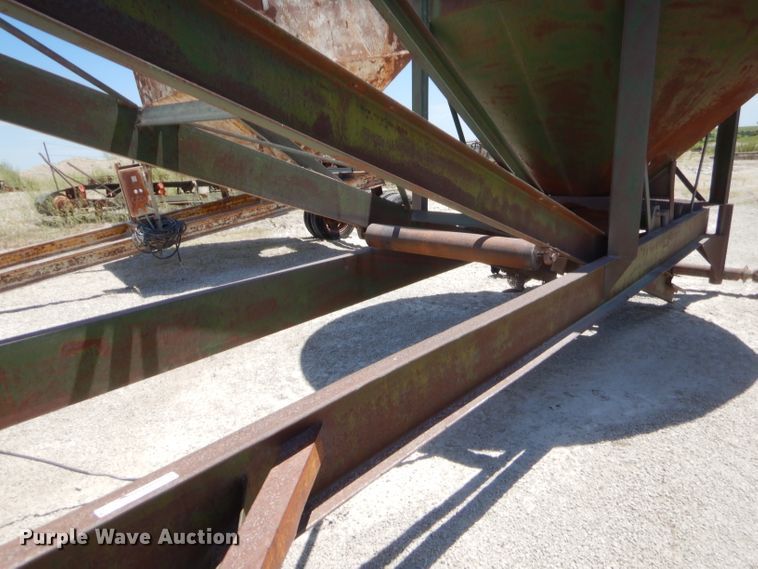 image for item GT9241 Material hopper with conveyor