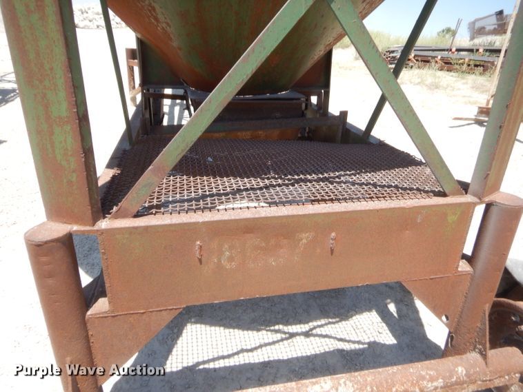 image for item GT9241 Material hopper with conveyor